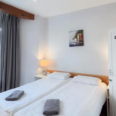 Town Hotel 2*