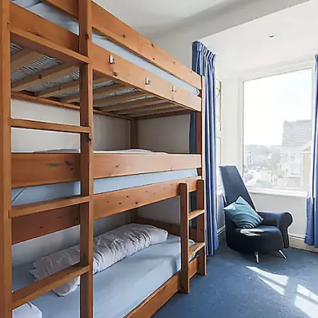 Town Hotel 2*